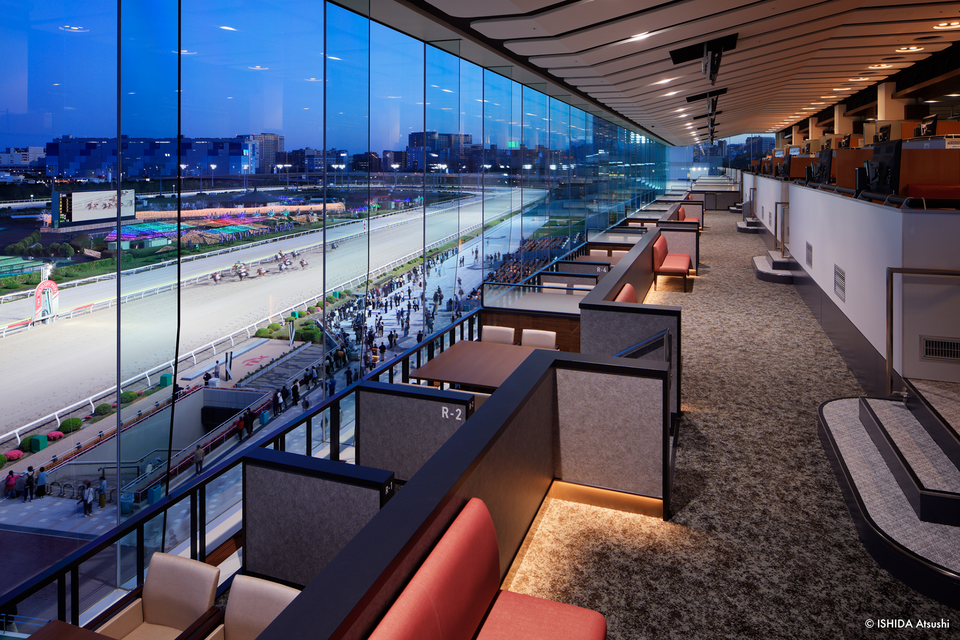 大井競馬場１号スタンド４階指定席の写真01