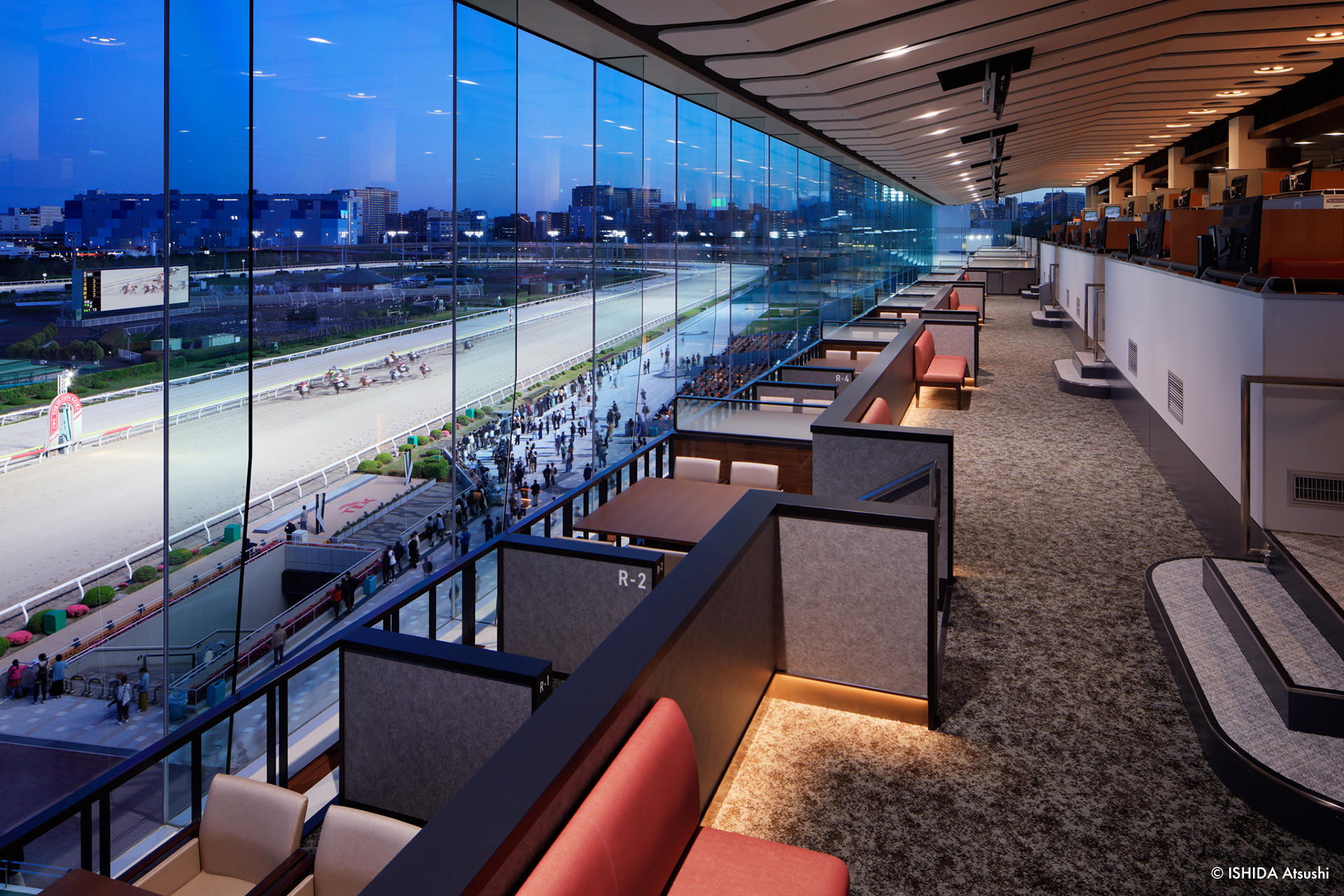 大井競馬場１号スタンド４階指定席の写真02